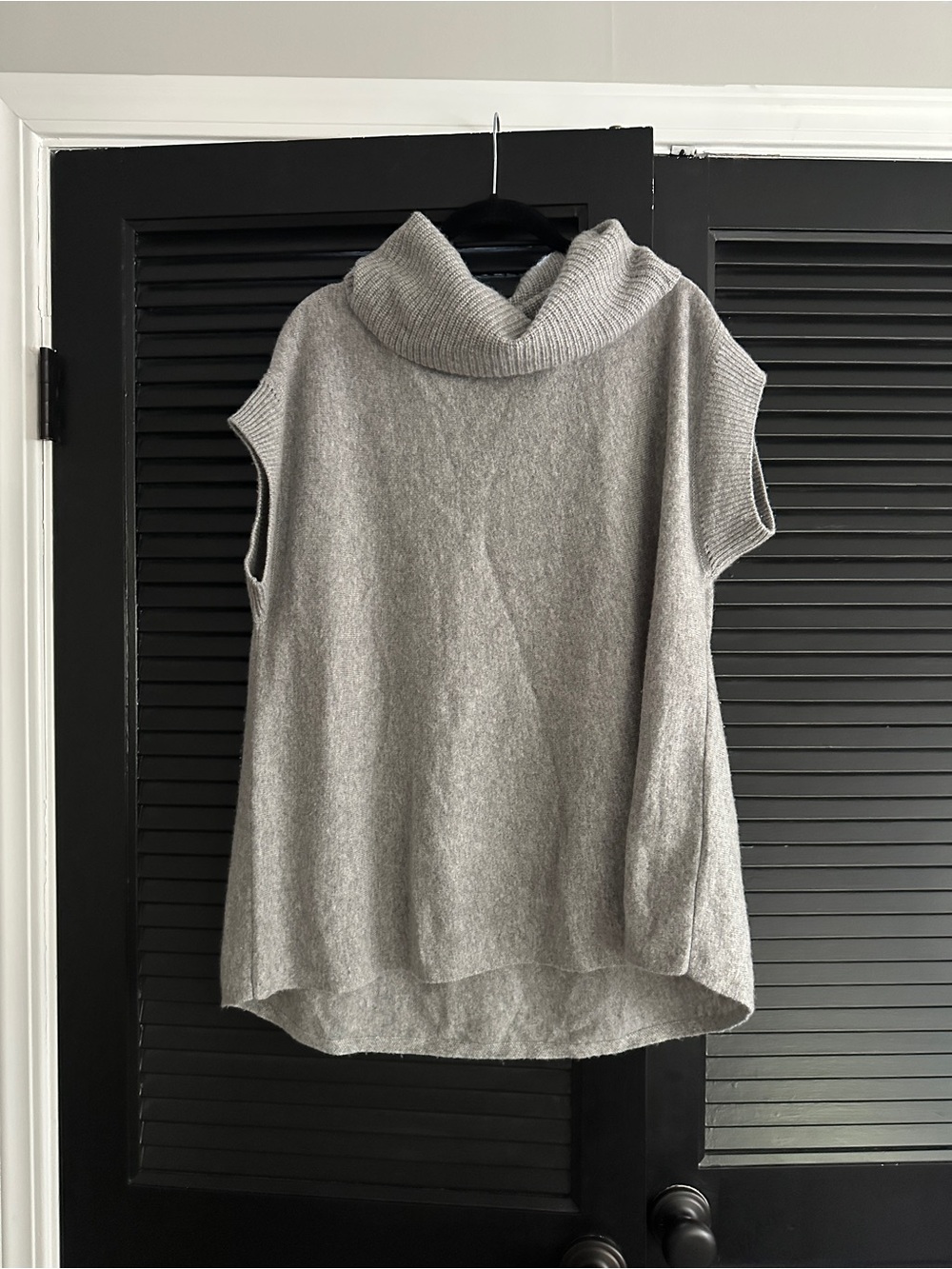 Vince Light Gray Cashmere Turtleneck Sweater